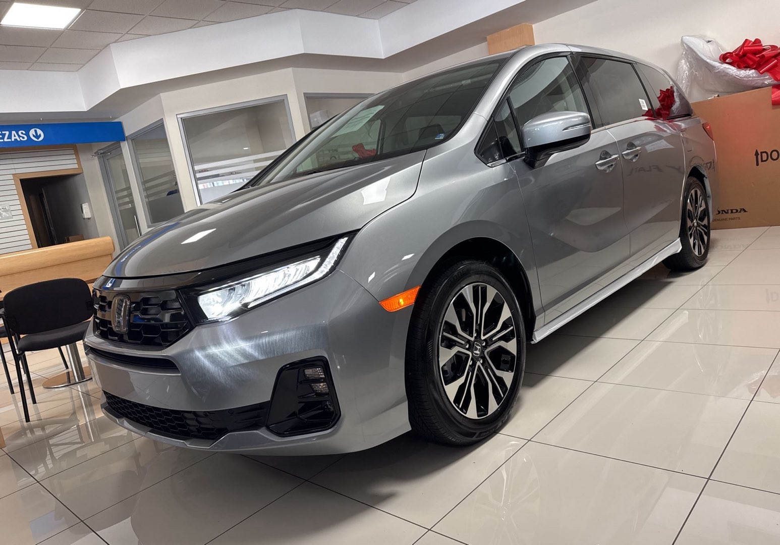 2025 Honda Odyssey Elite's photo