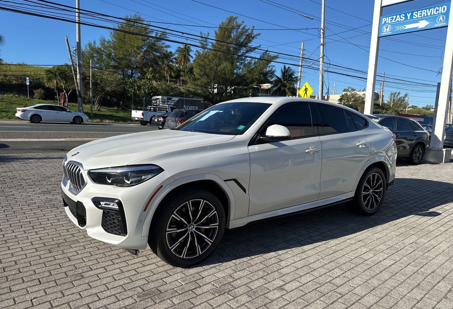2021 BMW X6 40i's photo